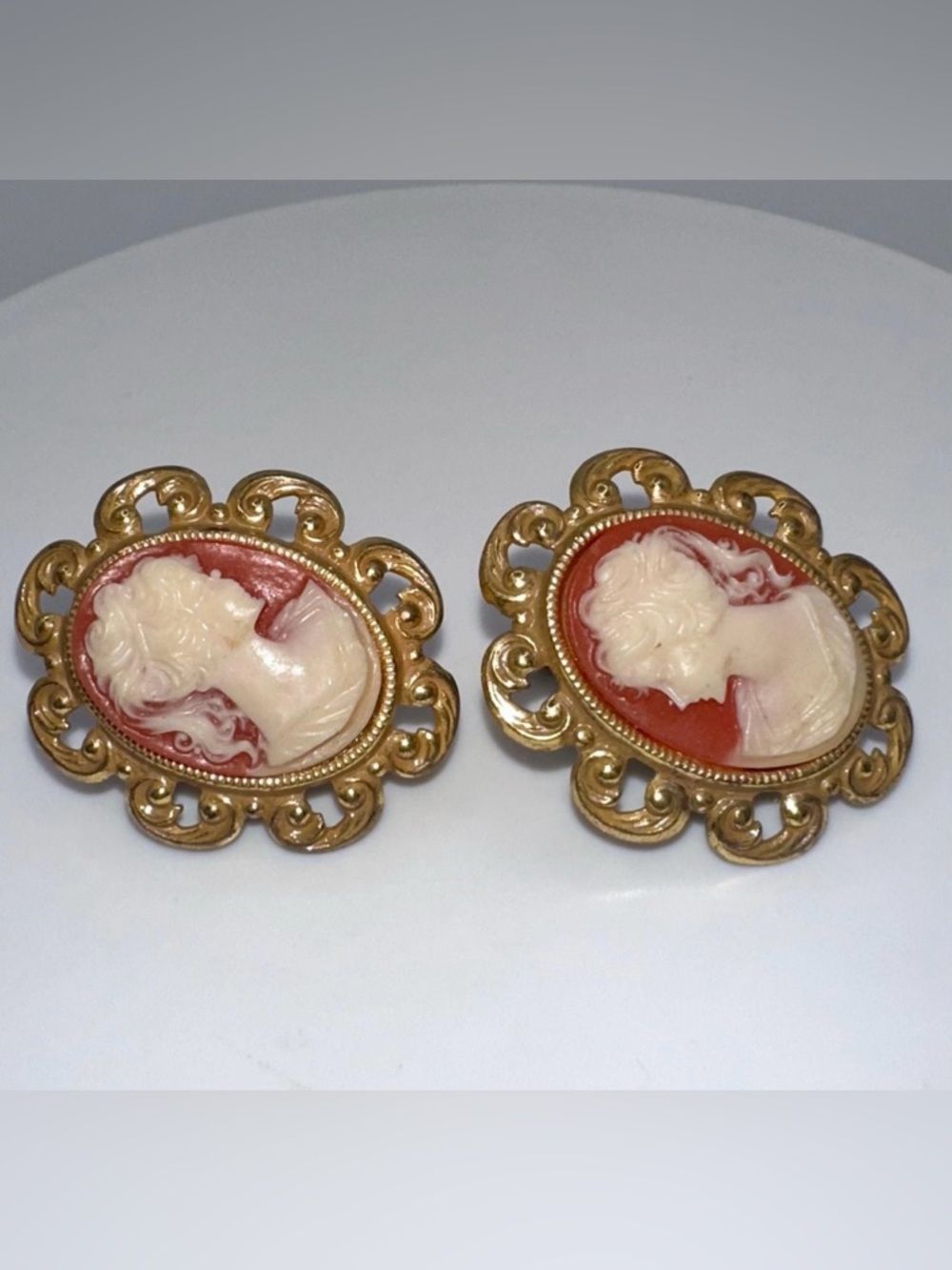 Miriam Haskell 1940’s Cameo Clip on Earrings-Signed-Rare - Picture 3 of 7